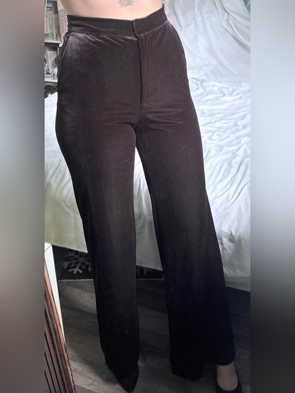H&M High-Waisted Wide Leg Velvet Pants in Black